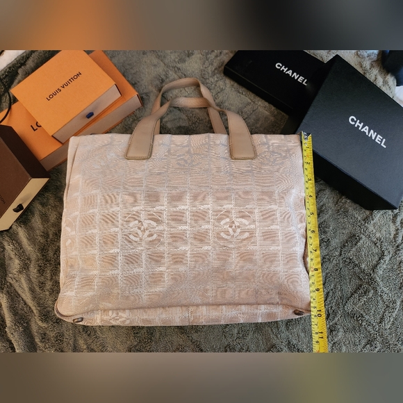 Chanel CC Logo Travel Ligne Tote - Picture 4 of 16